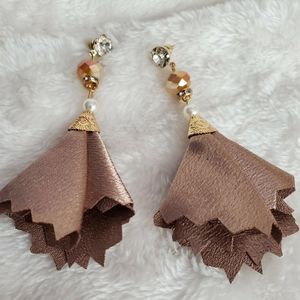 🆕️🤎 Brown/Cream Satin Earrings